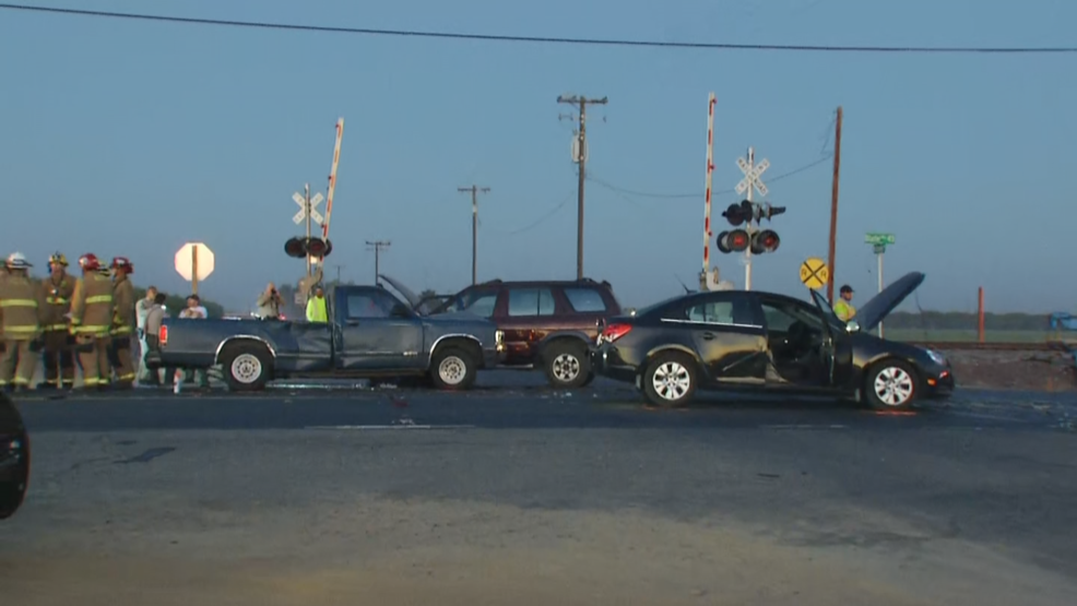 One person injured in three vehicle crash near Wasco KBAK