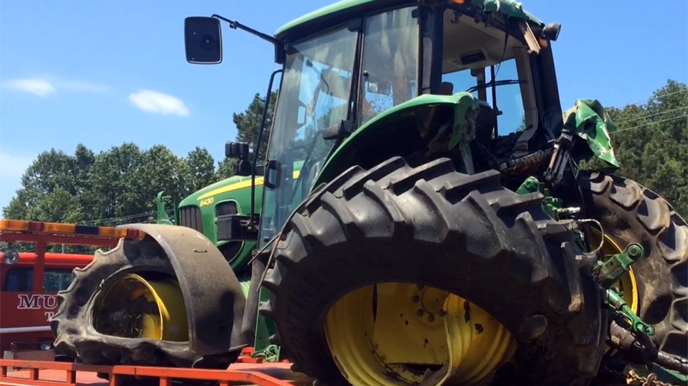 Farm tractor crash kills one, injures four KBOI