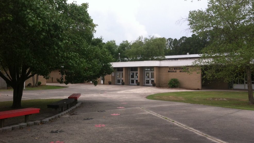 2 students charged with communicating threats at Craven County school