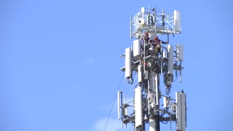 video-firefighters-rescue-injured-worker-trapped-130-feet-up-in-cell-tower-kabb