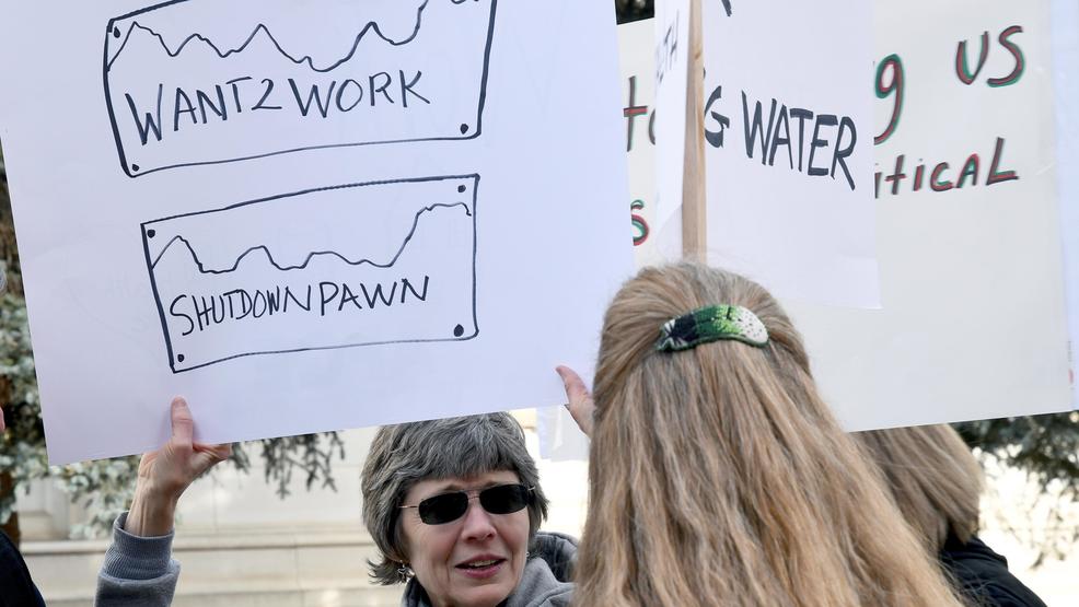 Government Shutdown Payday AP19010859308553.jpg