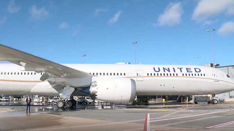 United Airlines Debuts Boeing 787 10 Dreamliner At Dulles