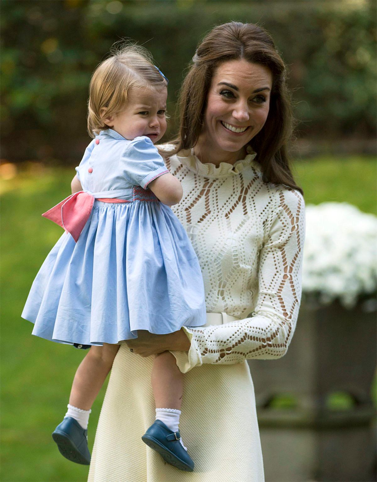 photos-littlest-royals-charm-canada-during-victoria-b-c-outing-komo