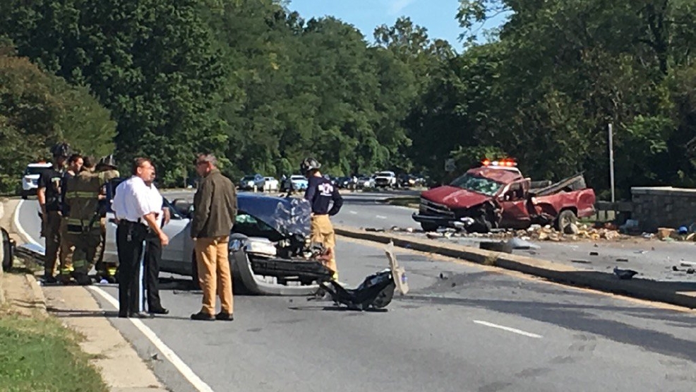 1 ejected, 1 removed from car in accident along Suitland Pkwy in P.G