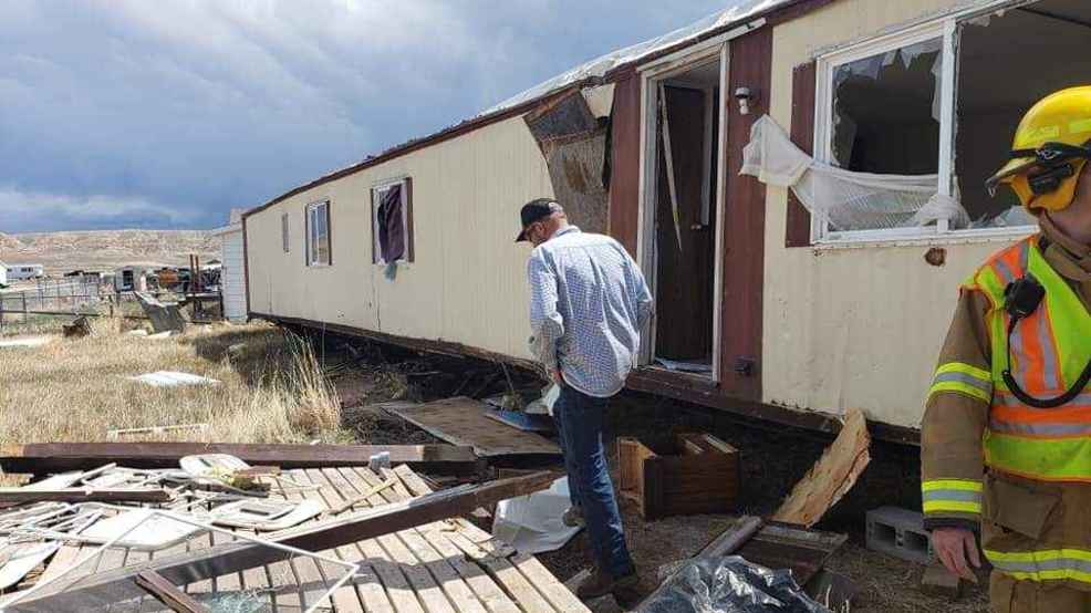 Tornado touches down in Wyoming town, leaving damage in its wake KUTV